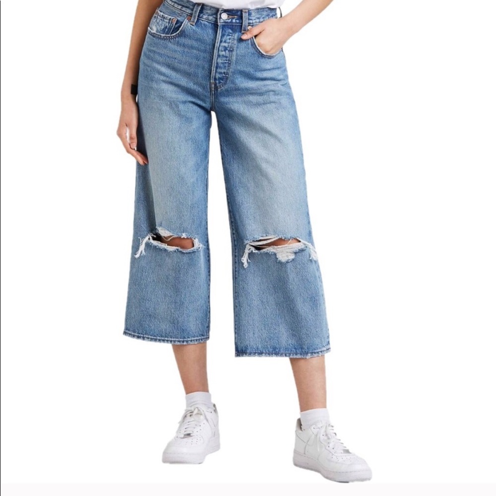 Levi’s Wide Leg Cropped Ripped Jeans - Picture 3 of 8